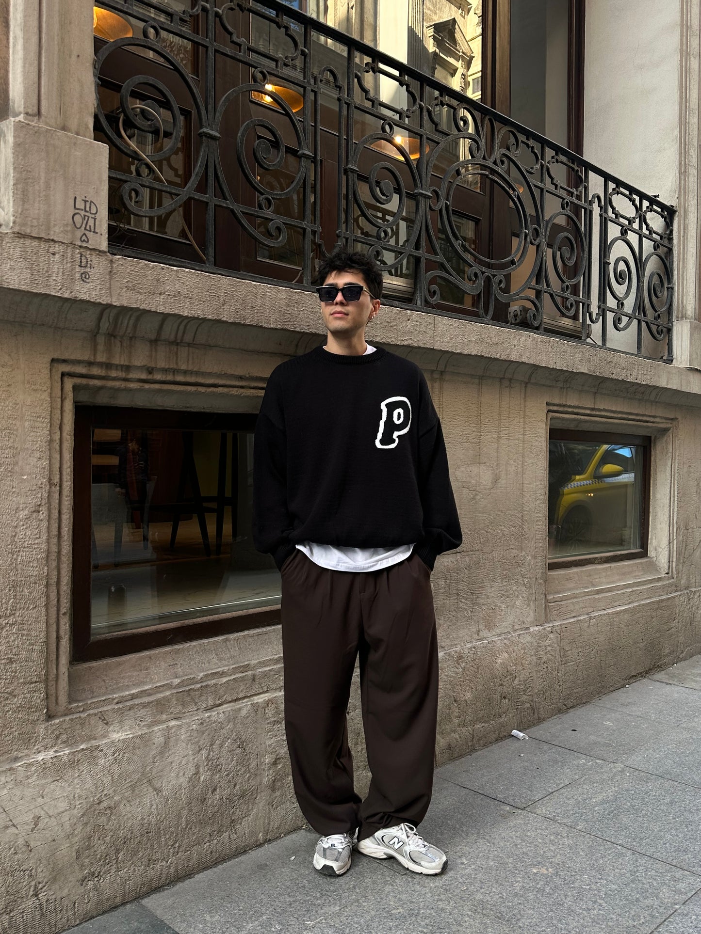 P Detay Siyah Triko Kazak