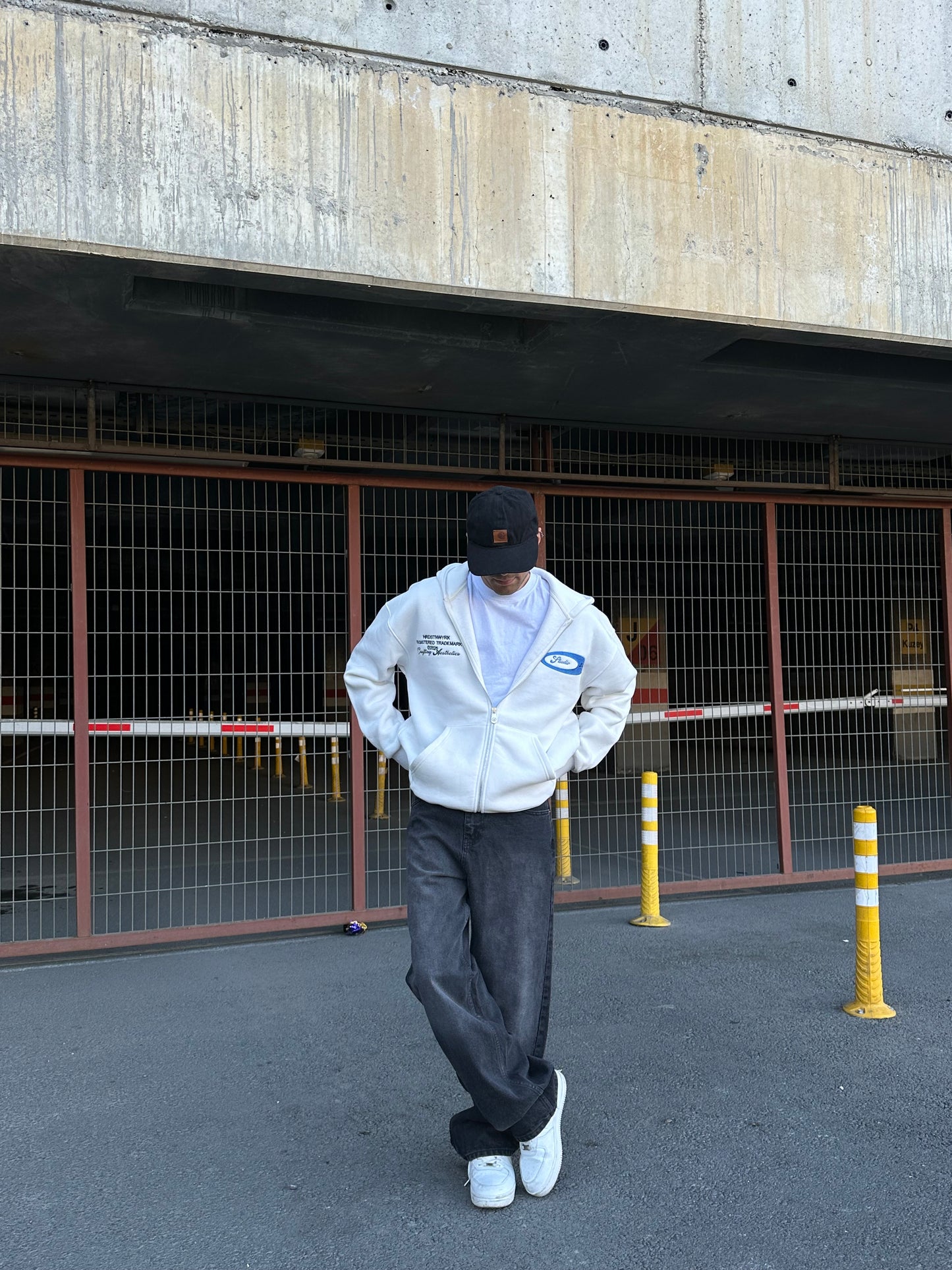 Studio Nakış Detay Ekru Zipp